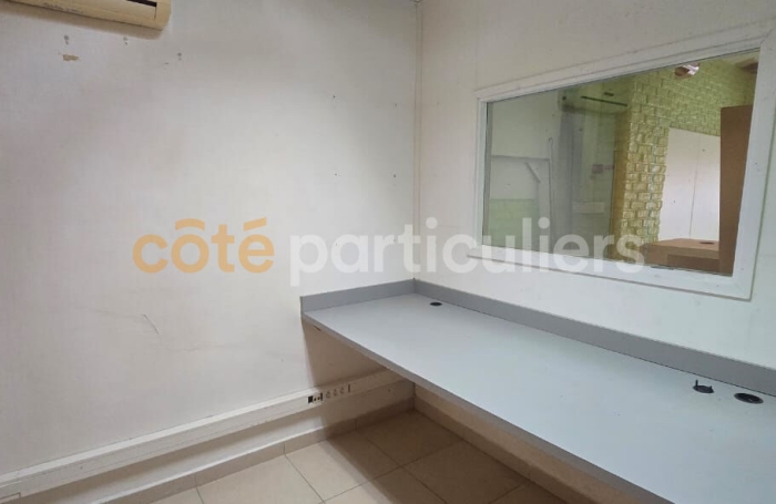 Vente Local commercial 92m&sup2; 2 pi&egrave;ces Pointe-&agrave;-Pitre