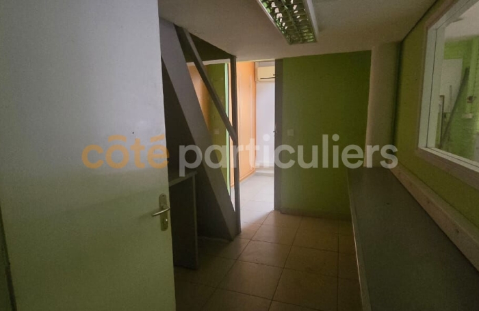 Vente Local commercial 92m&sup2; 2 pi&egrave;ces Pointe-&agrave;-Pitre