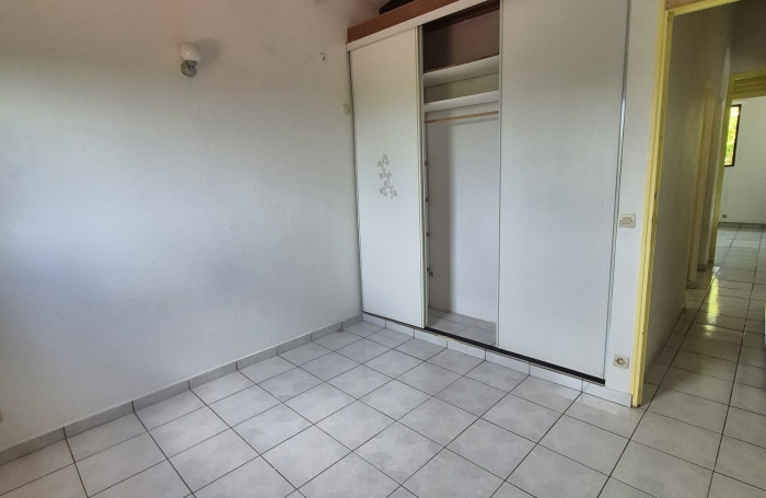 SPACIEUX APPARTEMENT T4 SUR UNE PROPRIETE PRIVEE
