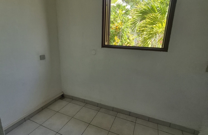 SPACIEUX APPARTEMENT T4 SUR UNE PROPRIETE PRIVEE