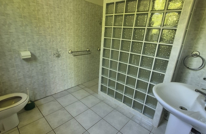 SPACIEUX APPARTEMENT T4 SUR UNE PROPRIETE PRIVEE
