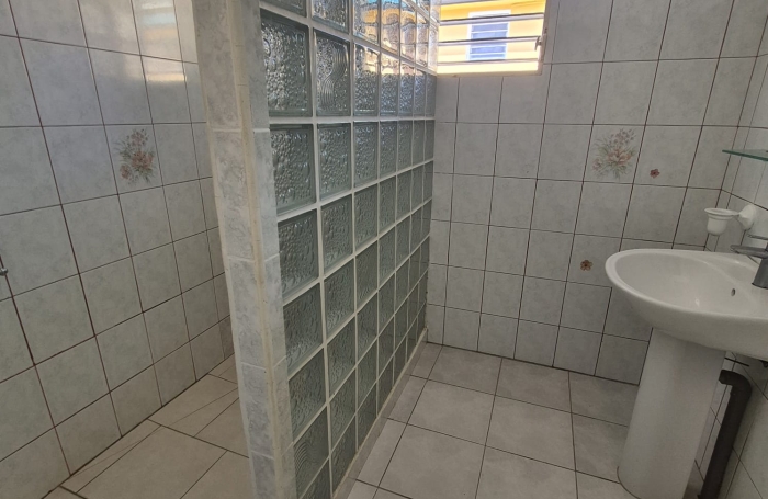 SPACIEUX APPARTEMENT T4 SUR UNE PROPRIETE PRIVEE