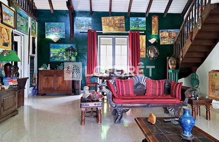 Vente Maison 197.15m&sup2; 6 pi&egrave;ces Saint Claude