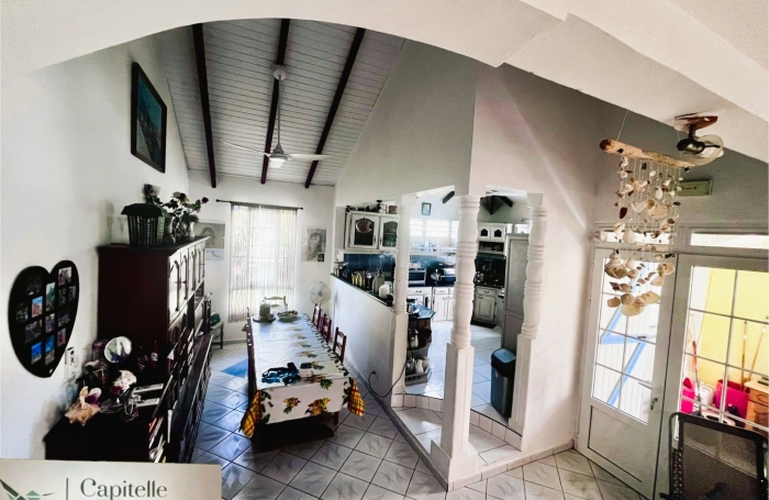 MAISON d'environ 214 m2 avec T2 ind&eacute;pendant &agrave;  Anse Bertrand