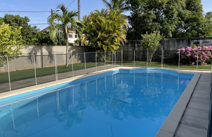 location villa F5 avec entretien piscine et jardin  inclus