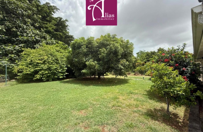 location villa F5 avec entretien piscine et jardin  inclus