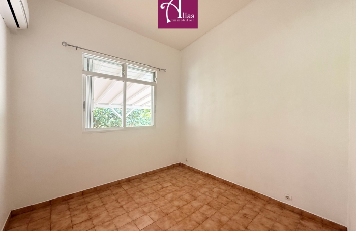 location villa F5 avec entretien piscine et jardin  inclus