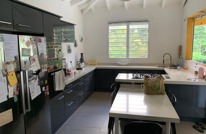 Villa T5 avec piscine, studio et beaux volumes   Les Abymes