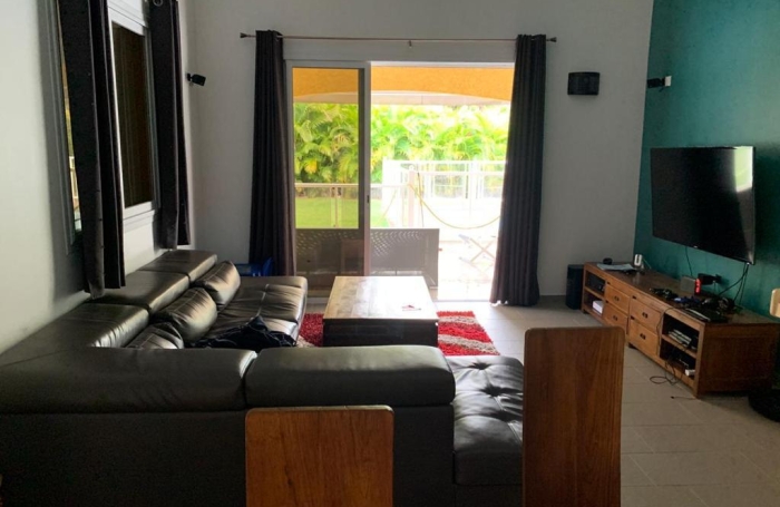Villa T5 avec piscine, studio et beaux volumes   Les Abymes