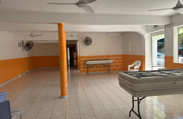 &Agrave; LOUER &Agrave; BASSE-TERRE- LOCAL COMMERCIAL DE 293 M2 AVEC TERRASSES   EMPLACEMENT STRAT&Eacute;GIQUE