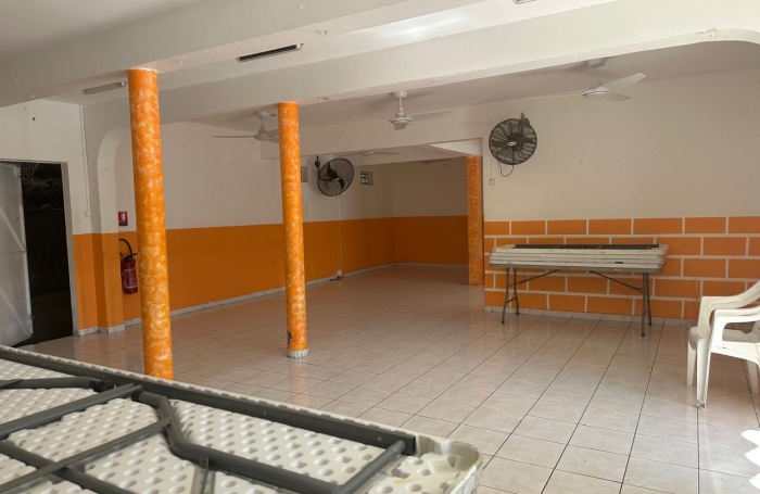&Agrave; LOUER &Agrave; BASSE-TERRE- LOCAL COMMERCIAL DE 293 M2 AVEC TERRASSES   EMPLACEMENT STRAT&Eacute;GIQUE