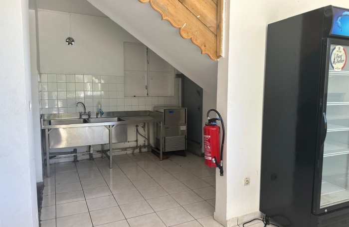&Agrave; LOUER &Agrave; BASSE-TERRE- LOCAL COMMERCIAL DE 293 M2 AVEC TERRASSES   EMPLACEMENT STRAT&Eacute;GIQUE