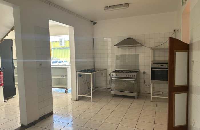 &Agrave; LOUER &Agrave; BASSE-TERRE- LOCAL COMMERCIAL DE 293 M2 AVEC TERRASSES   EMPLACEMENT STRAT&Eacute;GIQUE