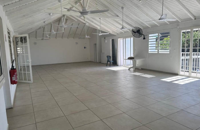 &Agrave; LOUER &Agrave; BASSE-TERRE- LOCAL COMMERCIAL DE 293 M2 AVEC TERRASSES   EMPLACEMENT STRAT&Eacute;GIQUE