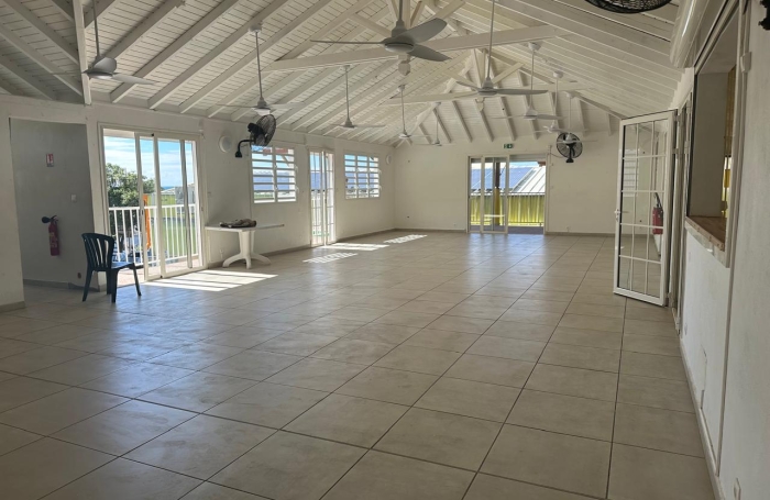 &Agrave; LOUER &Agrave; BASSE-TERRE- LOCAL COMMERCIAL DE 293 M2 AVEC TERRASSES   EMPLACEMENT STRAT&Eacute;GIQUE