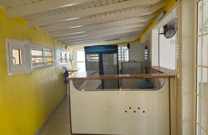 &Agrave; LOUER &Agrave; BASSE-TERRE- LOCAL COMMERCIAL DE 293 M2 AVEC TERRASSES   EMPLACEMENT STRAT&Eacute;GIQUE