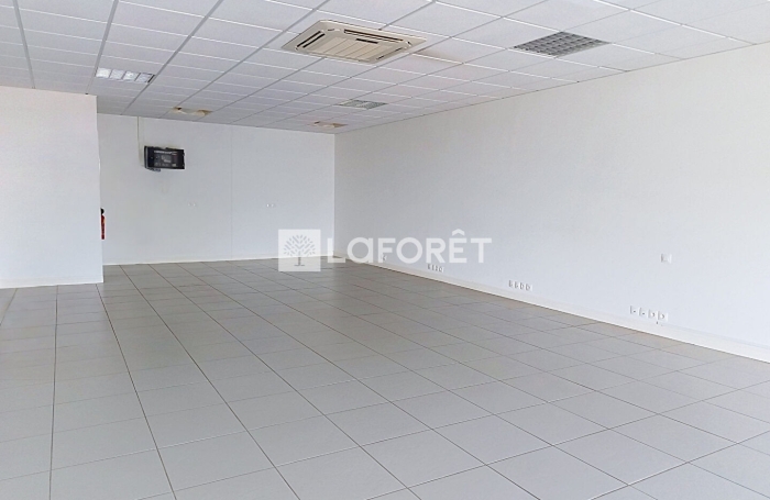 Location Local commercial 68m&sup2; Baie Mahault