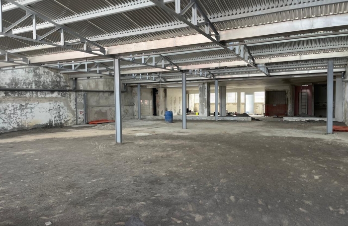 Local commercial brut de 350 m2   3e &eacute;tage   avec ascenceur