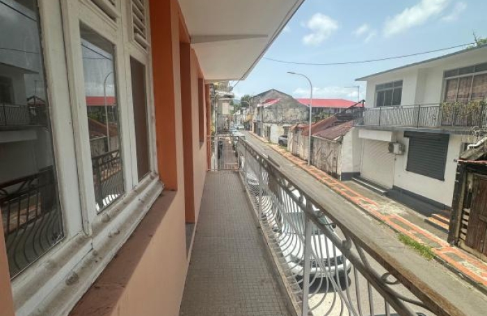 Vente Maison 243.68m&sup2; 5 pièces Basse-Terre