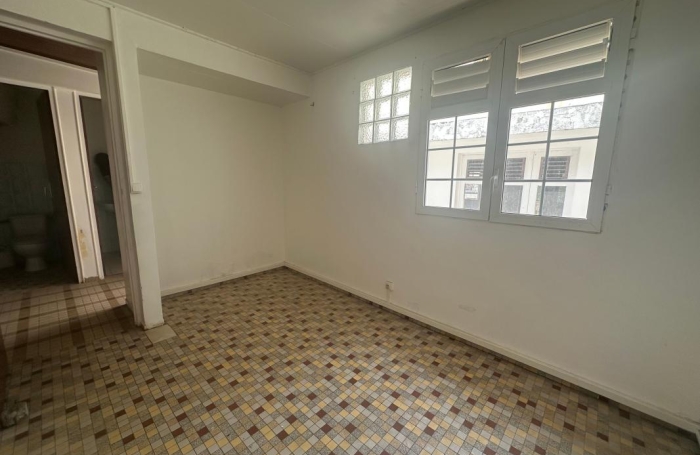 Vente Maison 243.68m&sup2; 5 pièces Basse-Terre