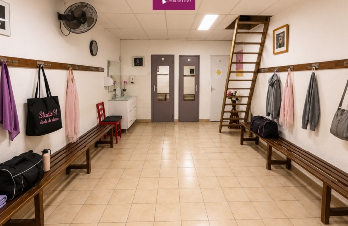 &Agrave; VENDRE   &Eacute;cole de danse embl&eacute;matique de Basse-Terre   35 ans d'existence   230 &eacute;l&egrave;ves actifs