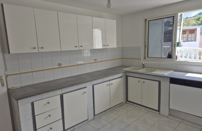 Vente Maison 144m&sup2; 7 pièces Gourbeyre