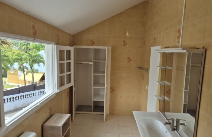 Vente Maison 144m&sup2; 7 pièces Gourbeyre