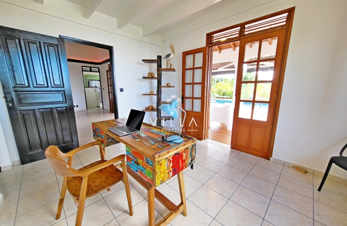 SUPERBE VILLA VUE MER 4 CHAMBRES+BUREAU - PISCINE - DESHAIES