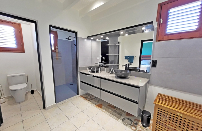 SUPERBE VILLA VUE MER 4 CHAMBRES+BUREAU - PISCINE - DESHAIES