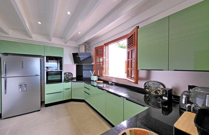 SUPERBE VILLA VUE MER 4 CHAMBRES+BUREAU - PISCINE - DESHAIES