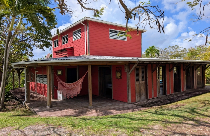Maison cr&eacute;ole de caract&egrave;re sur 1 hectare   Grands-Fonds de Sainte-Anne