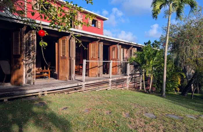 Maison cr&eacute;ole de caract&egrave;re sur 1 hectare   Grands-Fonds de Sainte-Anne