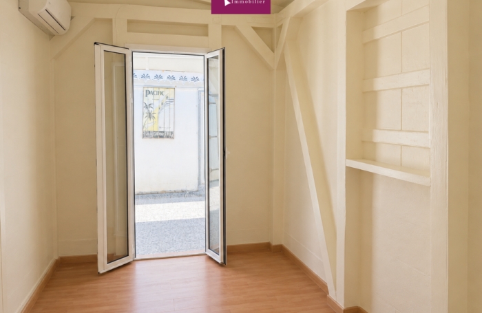 &Agrave; louer - Maison de caract&egrave;re d'environ 110 m2   Id&eacute;ale pour activit&eacute; professionnelle ou lib&eacute;rale   Le Moule (