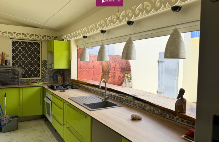 &Agrave; louer - Maison de caract&egrave;re d'environ 110 m2   Id&eacute;ale pour activit&eacute; professionnelle ou lib&eacute;rale   Le Moule (