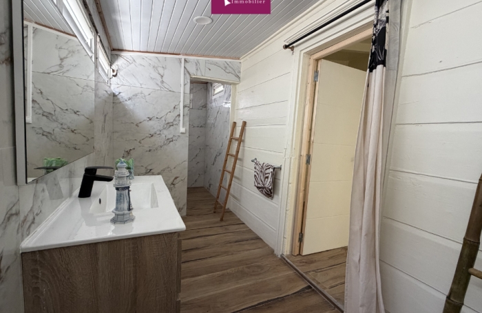 &Agrave; louer - Maison de caract&egrave;re d'environ 110 m2   Id&eacute;ale pour activit&eacute; professionnelle ou lib&eacute;rale   Le Moule (