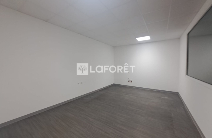 Location Divers 600m&sup2; Les Abymes