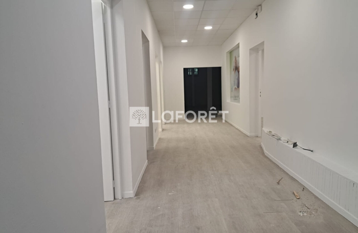Location Divers 600m&sup2; Les Abymes