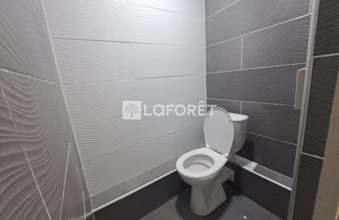 Location Divers 600m&sup2; Les Abymes