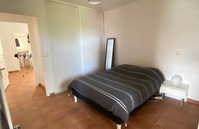 Location F3 meubl&eacute; avec 2 salles de bains