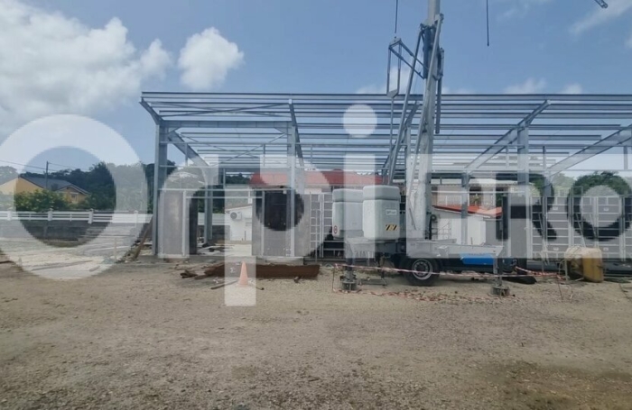 A louer aux ABYMES avec ORPI BOUTAREL un d&eacute;p&ocirc;t d environ 147m2