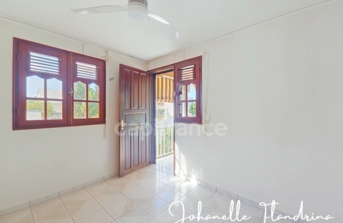 Vente Local commercial 230m&sup2; 9 pièces Les Abymes