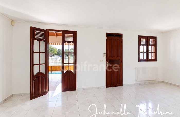 Vente Local commercial 230m&sup2; 9 pièces Les Abymes