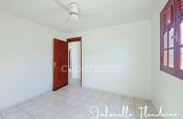 Vente Local commercial 230m&sup2; 9 pièces Les Abymes