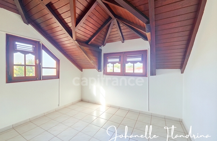 Vente Local commercial 230m&sup2; 9 pièces Les Abymes