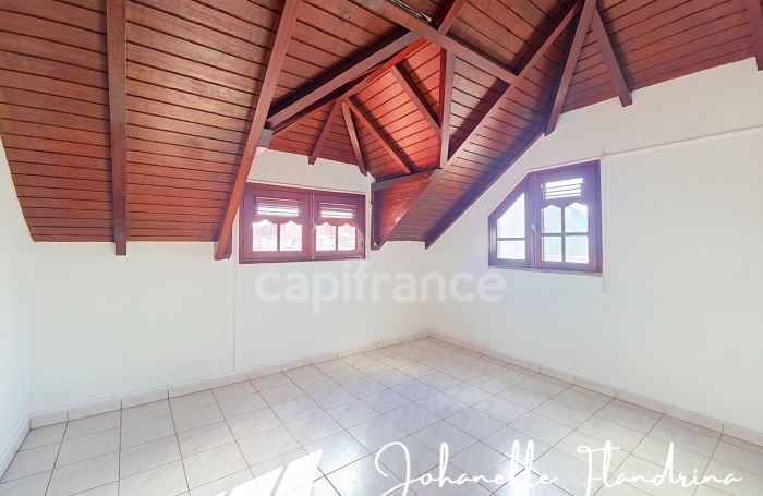 Vente Local commercial 230m&sup2; 9 pièces Les Abymes