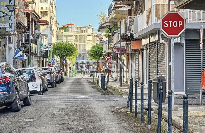 Vente Local commercial 132.29m&sup2; 9 pi&egrave;ces Pointe-&agrave;-Pitre