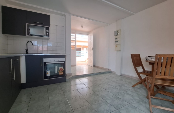 Duplex T2 meubl&eacute;   Centre-ville de Basse-Terre