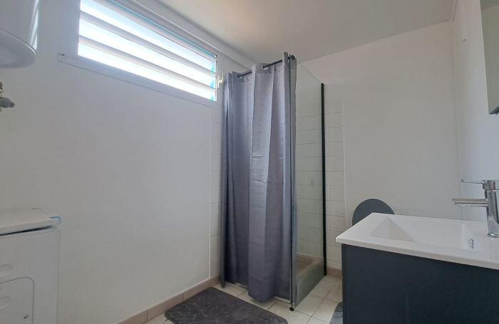 Duplex T2 meubl&eacute;   Centre-ville de Basse-Terre