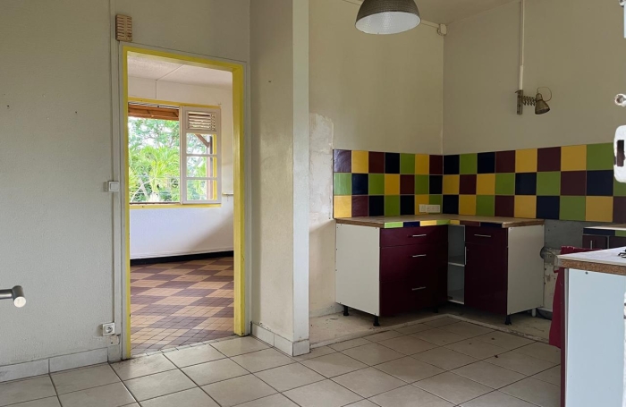SAINT-CLAUDE &mdash; Maison r&eacute;nov&eacute;e avec grand jardin clos, quartier pris&eacute;