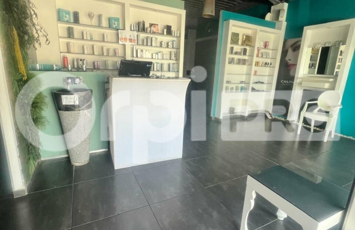 A vendre locaux commerciaux